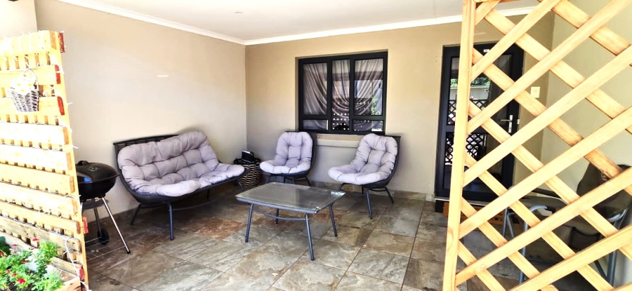 To Let 1 Bedroom Property for Rent in Modderfontein A H North West